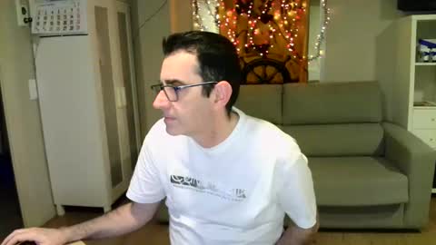 Snapshot of kalem48 chatting on December 2024 01:35:02 AM MusicMen49 online show from December 2024 01:35:02 AM