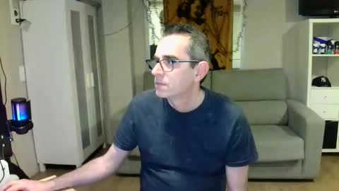 Snapshot of kalem48 chatting on January 2025 12:33:01 AM MusicMen49 online show from January 2025 12:33:01 AM