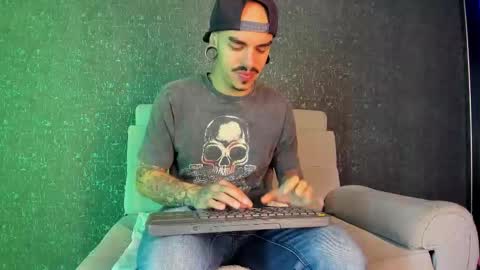 Snapshot of kaletattoos chatting on October 2025 11:00:02 AM Kale online show from October 2025 11:00:02 AM