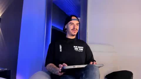 Snapshot of kaletattoos chatting on October 2025 11:21:01 AM Kale online show from October 2025 11:21:01 AM