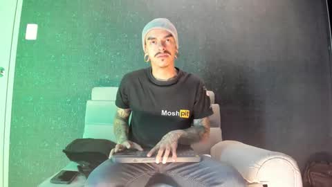 Snapshot of kaletattoos chatting on November 2025 11:20:01 AM Kale online show from November 2025 11:20:01 AM