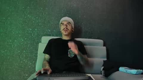 Snapshot of kaletattoos chatting on November 2025 11:21:01 AM Kale online show from November 2025 11:21:01 AM