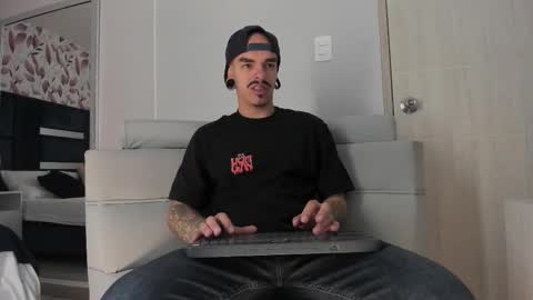 Snapshot of kaletattoos chatting on November 2025 11:21:01 AM Kale online show from November 2025 11:21:01 AM