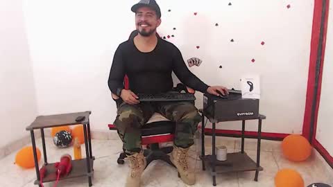 Snapshot of kalethbigdick88 chatting on November 2025 03:34:02 PM Kaleth online show from November 2025 03:34:02 PM