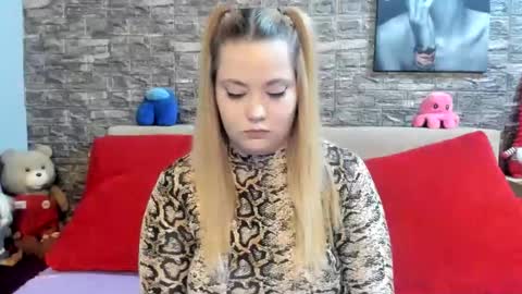 kalindahot online show from November 2025 07:03:03 PM