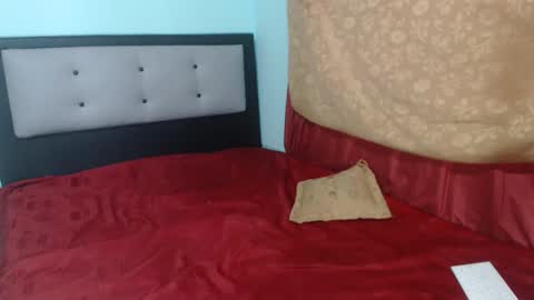 Snapshot of kalipso_n_jones chatting on December 2024 08:39:01 PM Kalipso and Jones online show from December 2024 08:39:01 PM