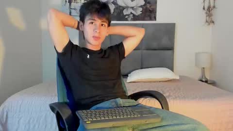 dowglas online show from October 2025 01:28:01 AM