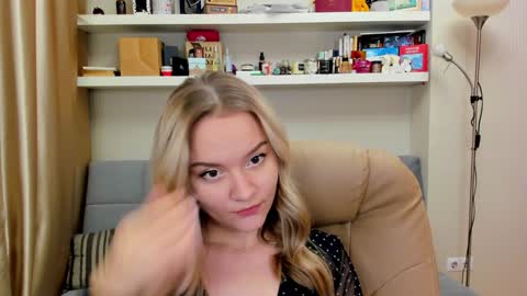 Snapshot of kara_smith_ chatting on December 2024 09:26:01 PM Kara. Off from 15th till 24th of December online show from December 2024 09:26:01 PM