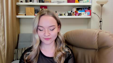 Snapshot of kara_smith_ chatting on December 2024 12:01:02 AM Kara. Off from 15th till 24th of December online show from December 2024 12:01:02 AM