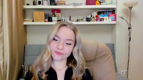 Snapshot of kara_smith_ chatting on December 2024 11:23:02 PM Kara. Off from 15th till 24th of December online show from December 2024 11:23:02 PM