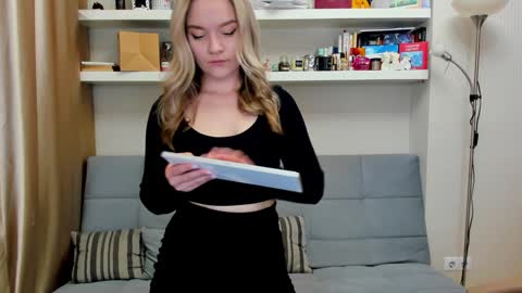 Snapshot of kara_smith_ chatting on December 2024 10:04:02 PM Kara. Off from 15th till 24th of December online show from December 2024 10:04:02 PM