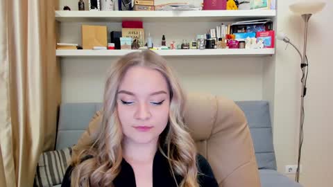 Snapshot of kara_smith_ chatting on January 2025 10:51:01 PM Kara. Off from 15th till 24th of December online show from January 2025 10:51:01 PM