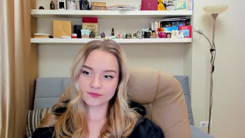 Snapshot of kara_smith_ chatting on January 2025 11:19:01 PM Kara. Off from 15th till 24th of December online show from January 2025 11:19:01 PM