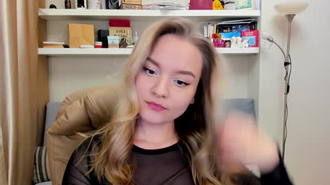 Snapshot of kara_smith_ chatting on January 2025 01:18:01 AM Kara. Off from 15th till 24th of December online show from January 2025 01:18:01 AM