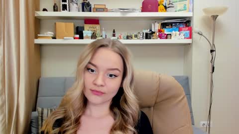 Snapshot of kara_smith_ chatting on January 2025 11:35:02 PM Kara. Off from 15th till 24th of December online show from January 2025 11:35:02 PM