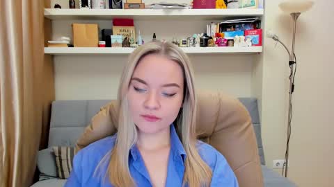 Snapshot of kara_smith_ chatting on February 2025 01:36:01 AM Kara. Off from 15th till 24th of December online show from February 2025 01:36:01 AM