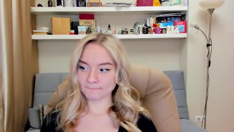 Snapshot of kara_smith_ chatting on February 2025 11:03:01 PM Kara. Off from 15th till 24th of December online show from February 2025 11:03:01 PM