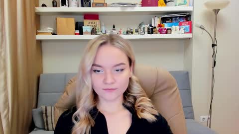 Snapshot of kara_smith_ chatting on February 2025 09:26:02 PM Kara. Off from 15th till 24th of December online show from February 2025 09:26:02 PM