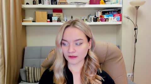 Snapshot of kara_smith_ chatting on February 2025 12:52:02 AM Kara. Off from 15th till 24th of December online show from February 2025 12:52:02 AM