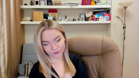 Snapshot of kara_smith_ chatting on February 2025 12:54:02 AM Kara. Off from 15th till 24th of December online show from February 2025 12:54:02 AM