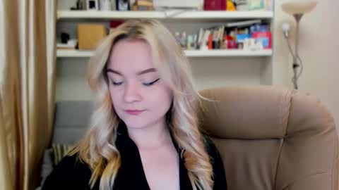 Snapshot of kara_smith_ chatting on September 2025 11:06:02 PM Kara. Off from 15th till 24th of December online show from September 2025 11:06:02 PM