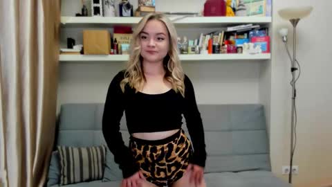 Snapshot of kara_smith_ chatting on October 2025 10:38:01 PM Kara. Off from 15th till 24th of December online show from October 2025 10:38:01 PM