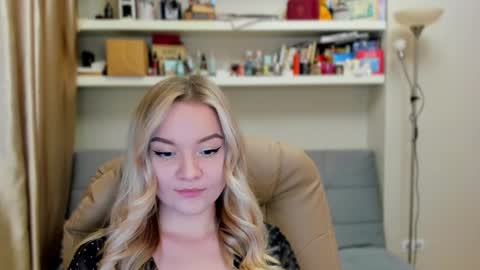 Snapshot of kara_smith_ chatting on October 2025 10:09:01 PM Kara. Off from 15th till 24th of December online show from October 2025 10:09:01 PM