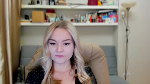 Snapshot of kara_smith_ chatting on October 2025 11:18:01 PM Kara. Off from 15th till 24th of December online show from October 2025 11:18:01 PM