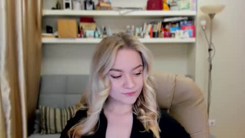 Snapshot of kara_smith_ chatting on October 2025 09:37:01 PM Kara. Off from 15th till 24th of December online show from October 2025 09:37:01 PM