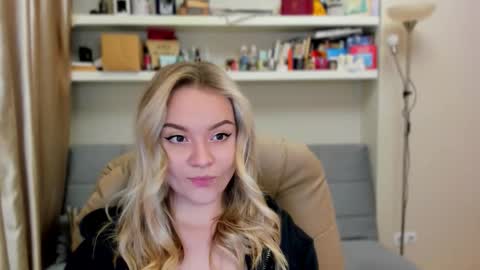 Snapshot of kara_smith_ chatting on October 2025 10:52:01 PM Kara. Off from 15th till 24th of December online show from October 2025 10:52:01 PM