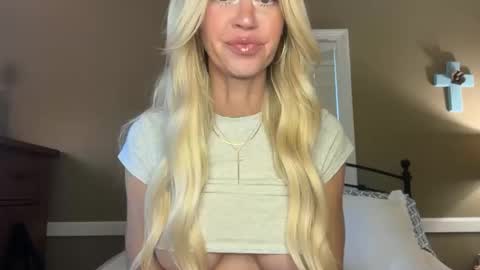 Snapshot of karabearr chatting on October 2025 08:52:02 PM kara online show from October 2025 08:52:02 PM