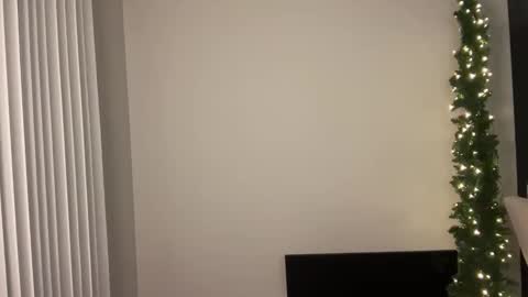 Snapshot of karinalynnn chatting on November 2025 04:33:02 AM karina and justin online show from November 2025 04:33:02 AM