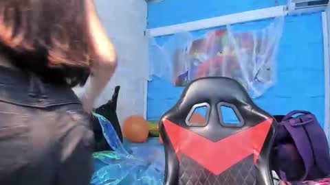 karinatompson online show from October 2025 09:33:01 PM