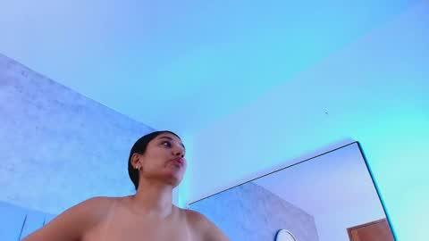 Snapshot of karla__ruiz chatting on October 2025 01:39:02 AM Karla online show from October 2025 01:39:02 AM