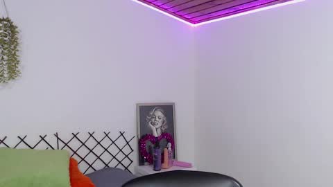 Karla online show from September 2025 02:11:01 PM