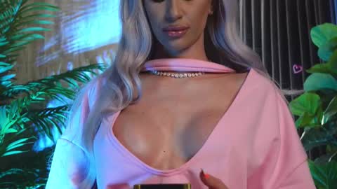 Snapshot of karlabart chatting on October 2025 07:58:02 PM KarlaBart online show from October 2025 07:58:02 PM