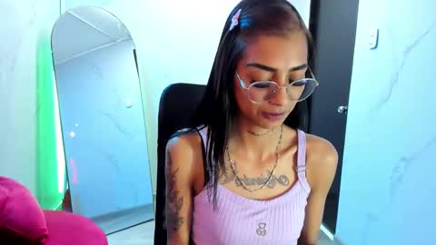 karlaslutskinny__ online show from October 2025 01:14:01 PM