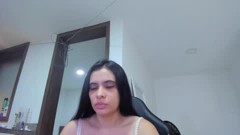karlavx_01 online show from October 2025 10:20:02 PM