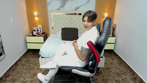 Karol and Luna online show from October 2025 07:47:02 PM