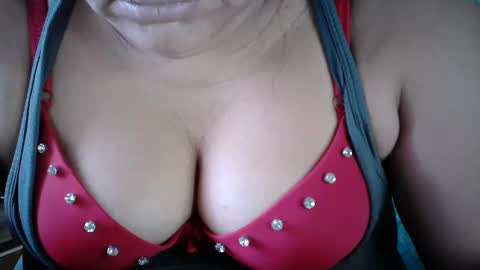 karolbb online show from December 2024 04:28:02 PM