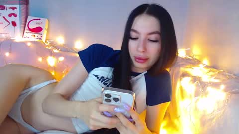 Kira online show from January 2025 03:33:01 AM