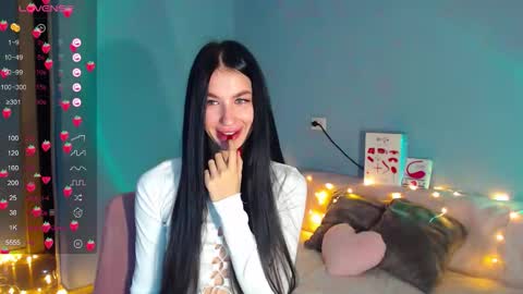 Kira online show from September 2025 02:44:01 AM