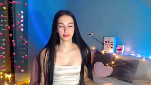 Kira online show from September 2025 02:38:01 AM