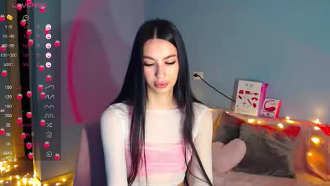 Kira online show from October 2025 01:52:02 AM