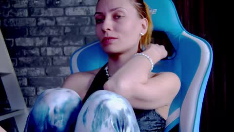 karoline121 online show from February 2025 02:25:02 PM