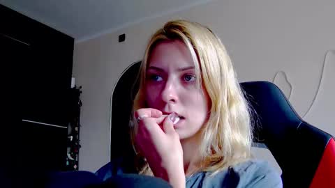 Snapshot of karoline121 chatting on October 2025 08:09:02 AM karoline121 online show from October 2025 08:09:02 AM