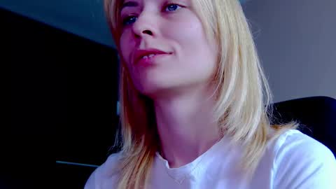 Snapshot of karoline121 chatting on October 2025 08:21:01 AM karoline121 online show from October 2025 08:21:01 AM