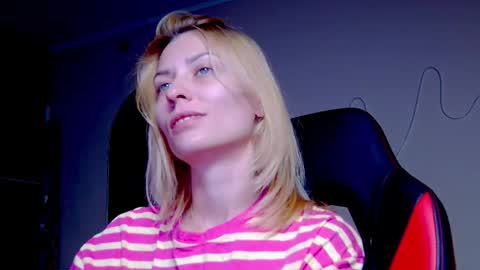 Snapshot of karoline121 chatting on October 2025 08:27:02 PM karoline121 online show from October 2025 08:27:02 PM