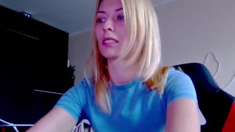 Snapshot of karoline121 chatting on October 2025 09:18:01 AM karoline121 online show from October 2025 09:18:01 AM