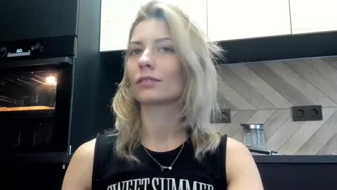 Snapshot of karoline121 chatting on October 2025 09:28:02 AM karoline121 online show from October 2025 09:28:02 AM